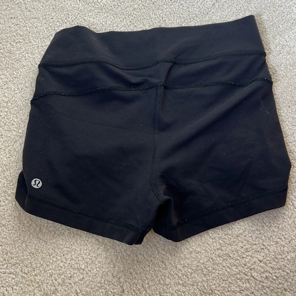 Lululemon yoga shorts in black size 2 - Picture 2 of 3